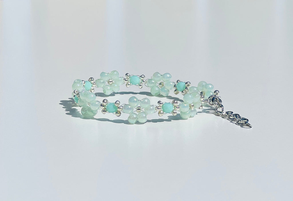 Pastellfarget Armbånd med Blomsterdesign