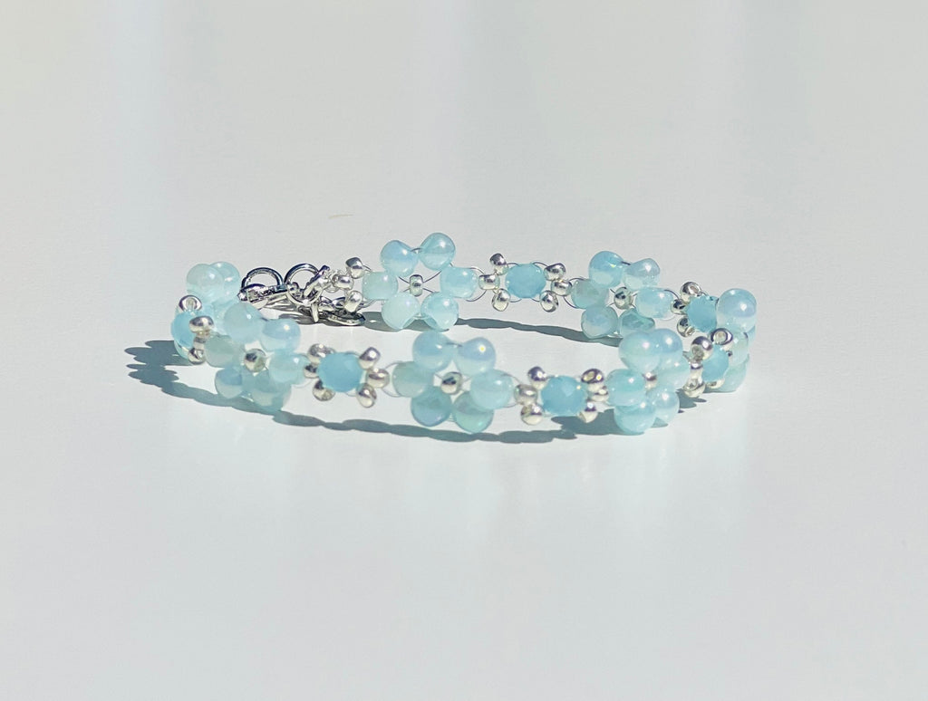 Pastellfarget Armbånd med Blomsterdesign