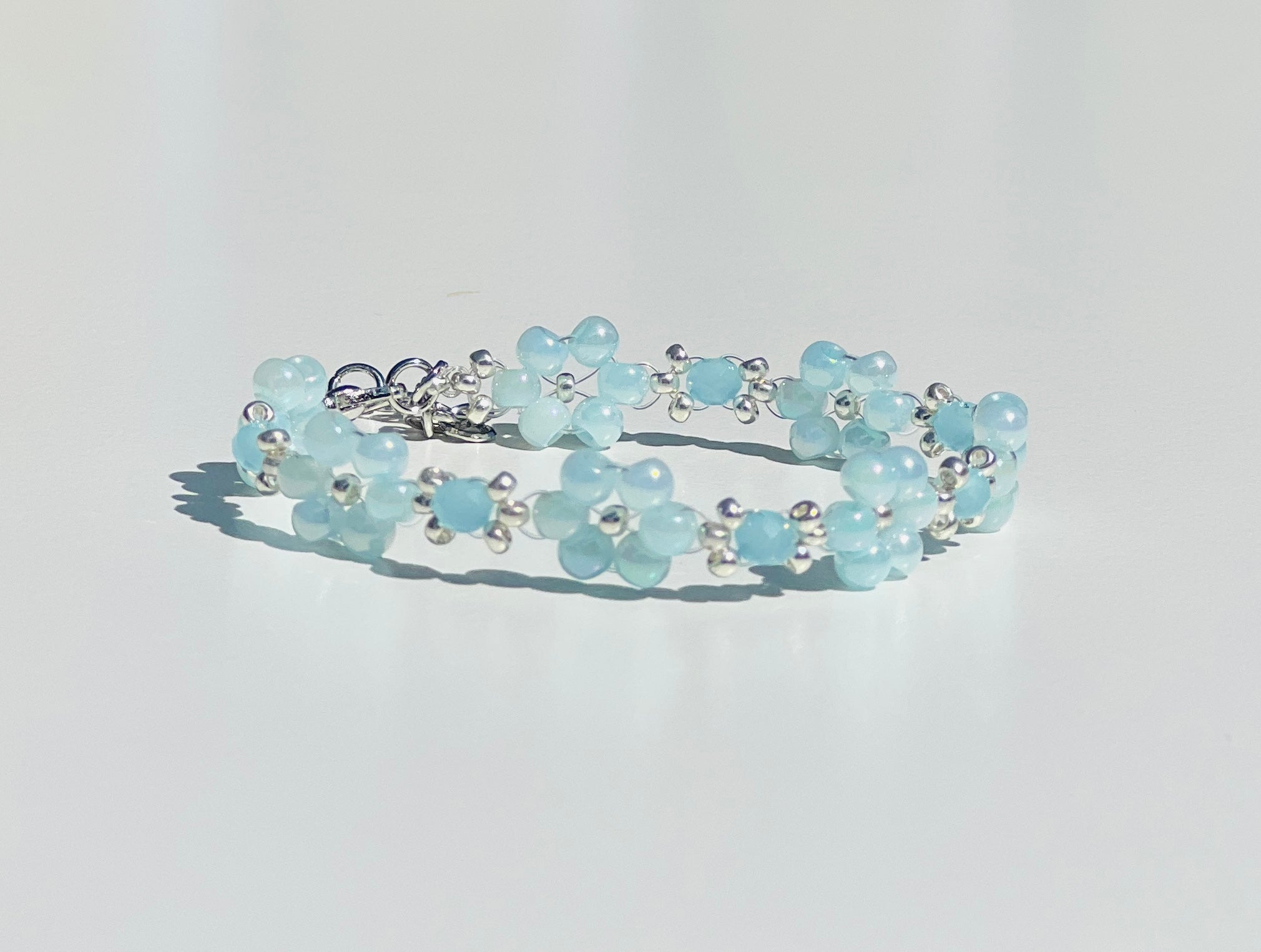 Pastellfarget Armbånd med Blomsterdesign