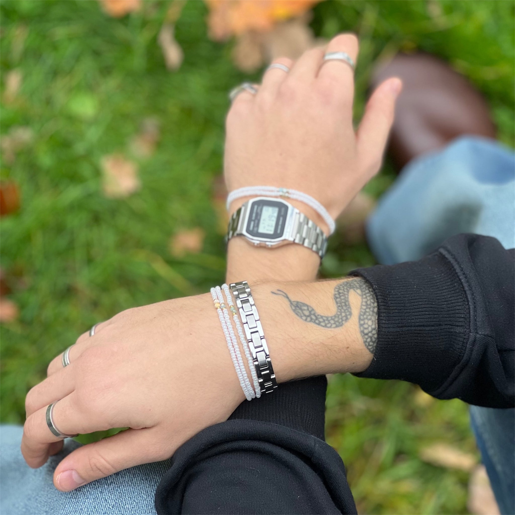Armbåndsett for Gutter - Hvit med Lyseblå Perler
