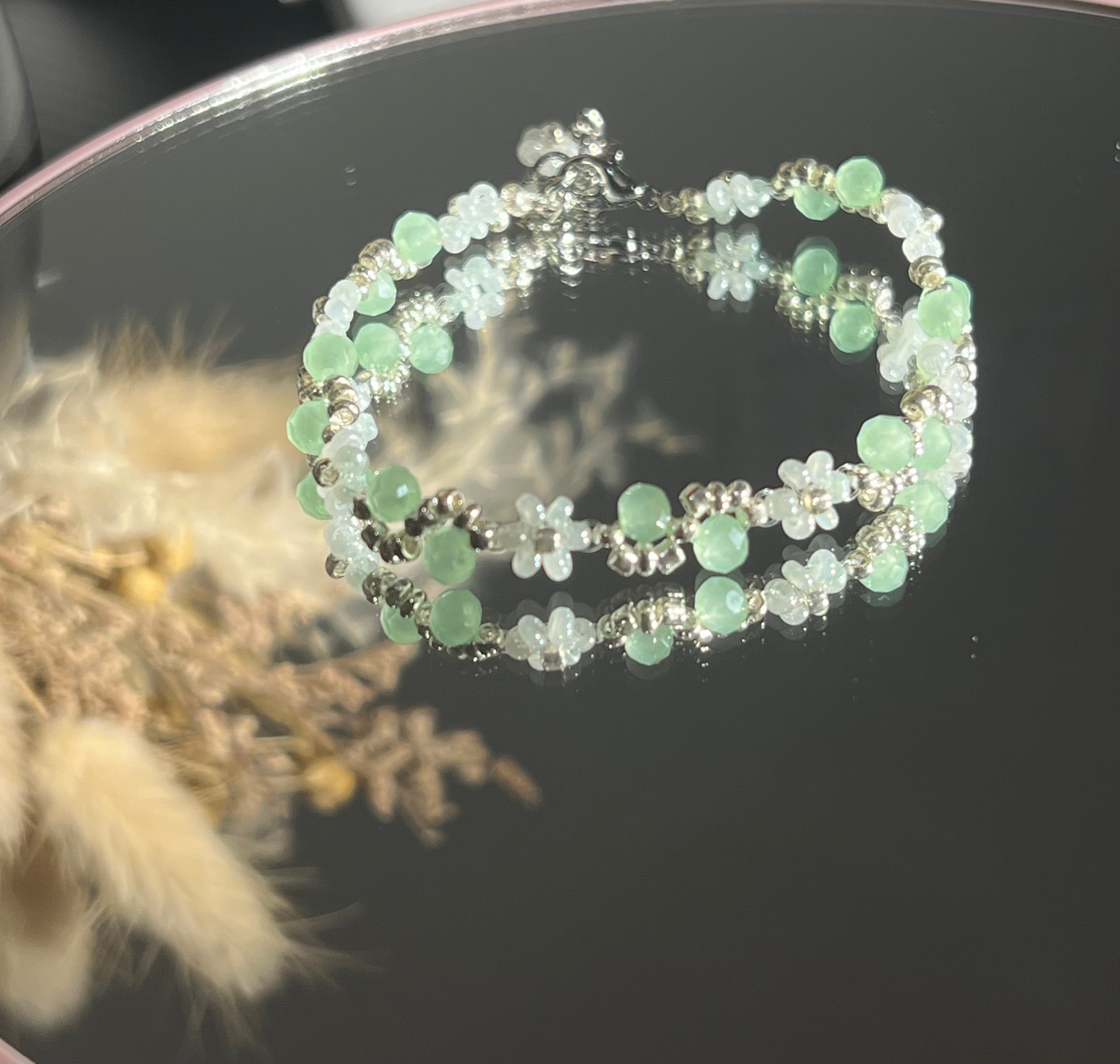 Elegant Grønn Krystall Armbånd - Håndlaget med Natursteiner