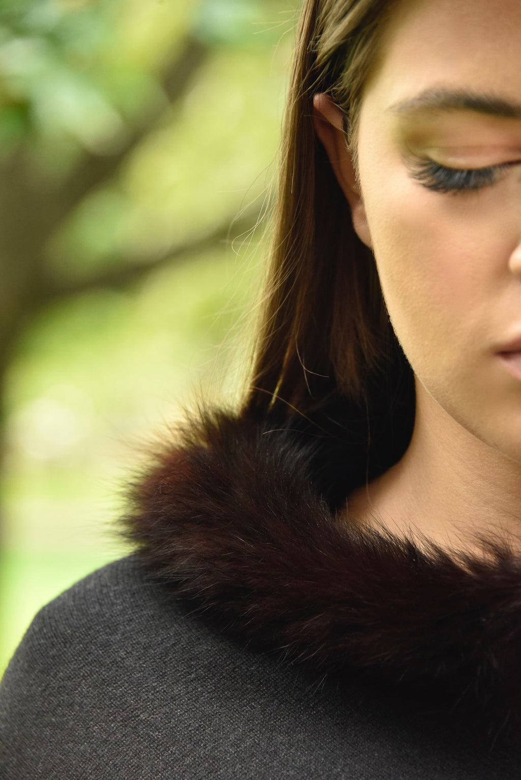 Cashmere poncho with fur collar black