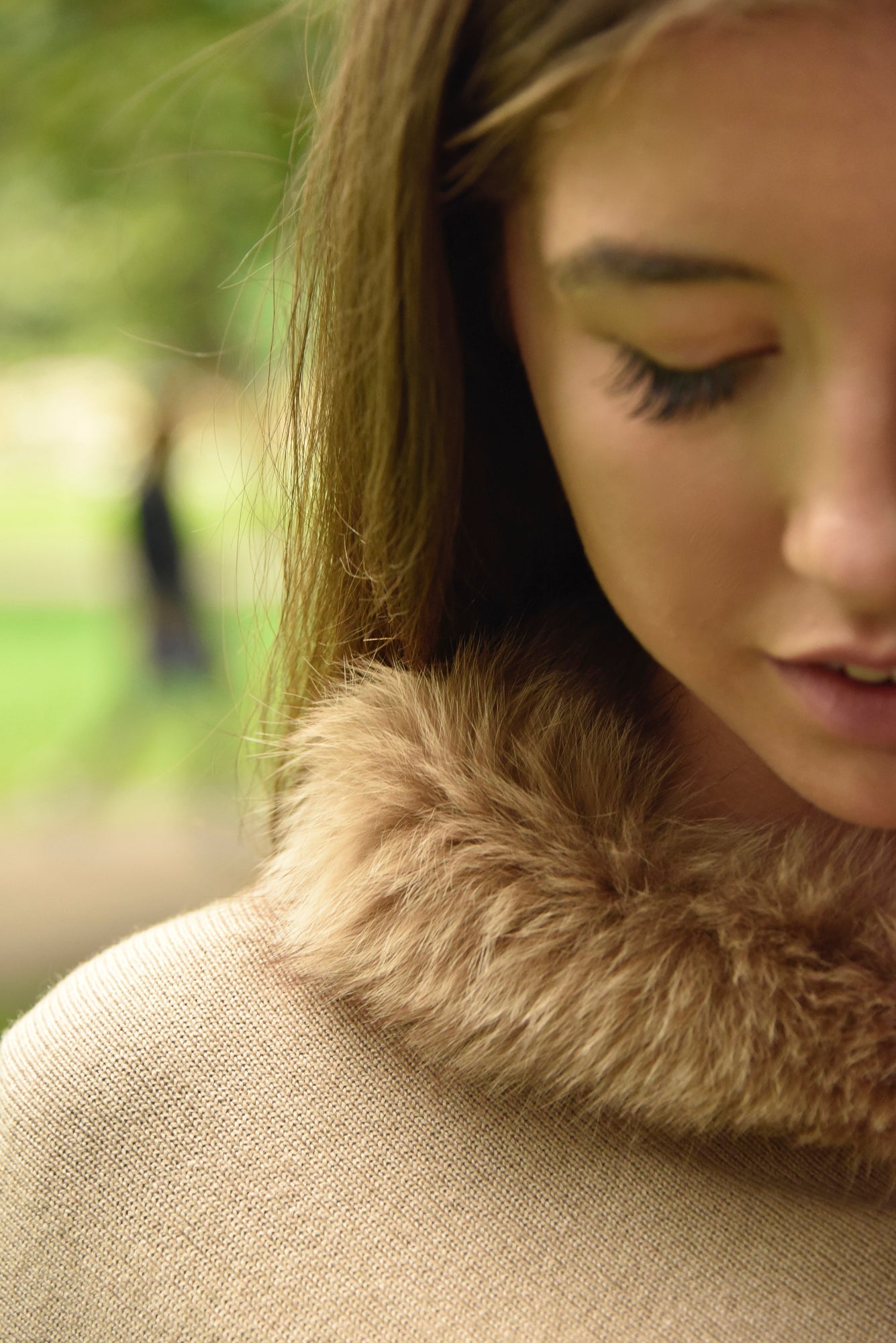 Cashmere poncho with fur collar camel