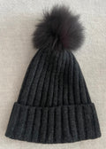 Cashmere beanie with fur pom pom dark grey