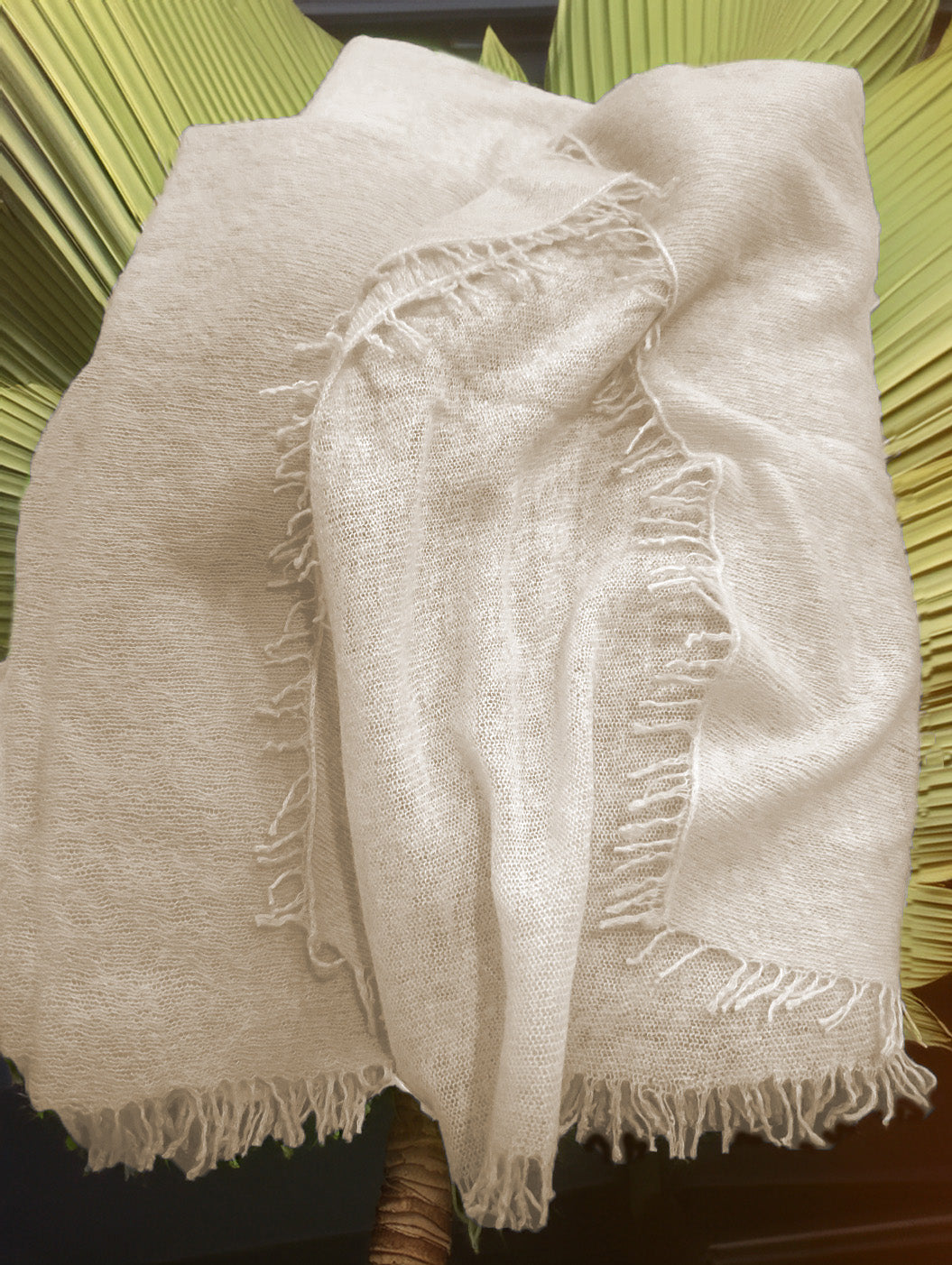 Cashmere scarf with fringes coral