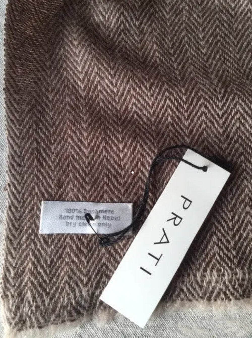 Herringbone scarf with short fringe black