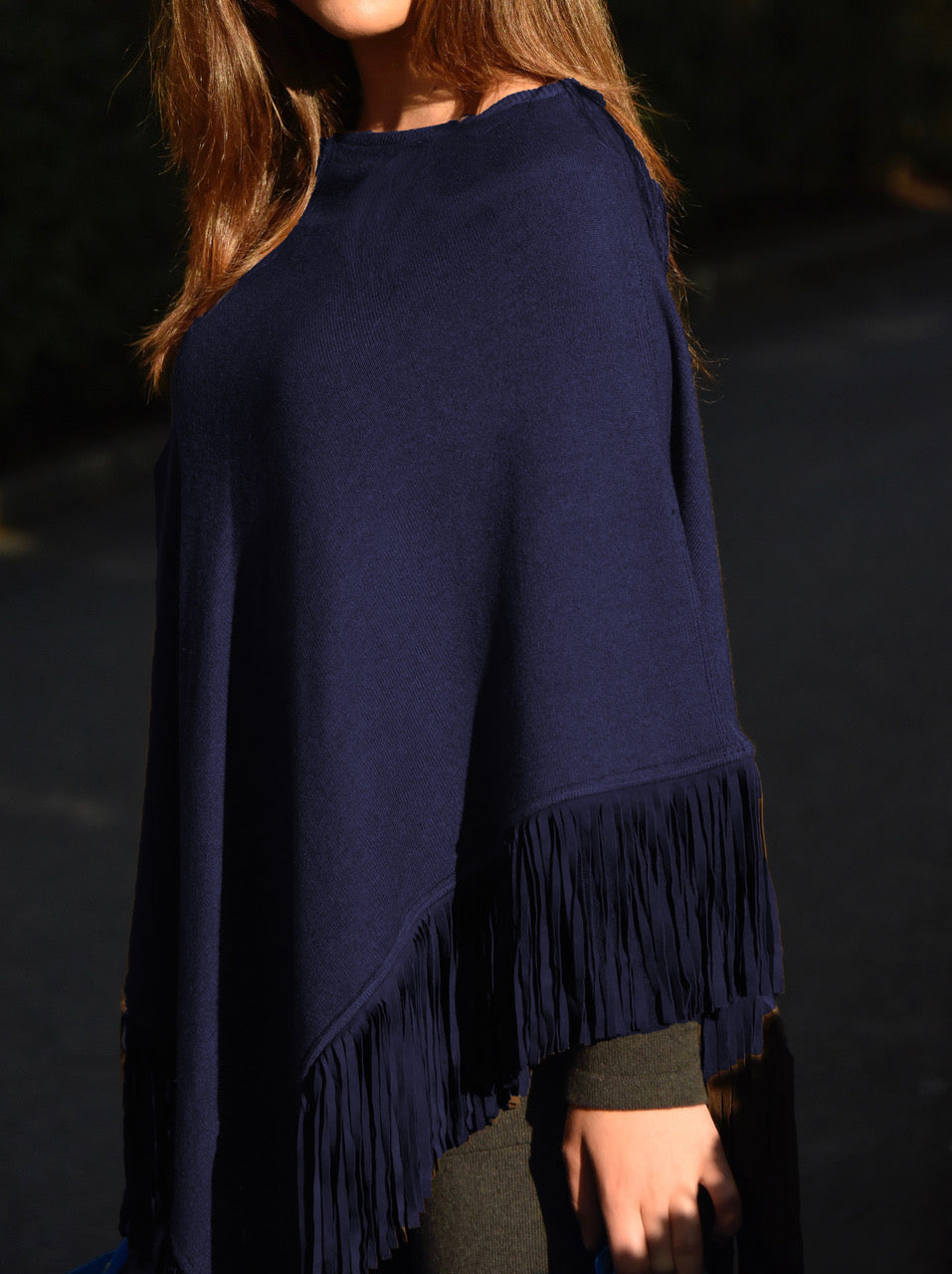 Cashmere poncho with fringe black
