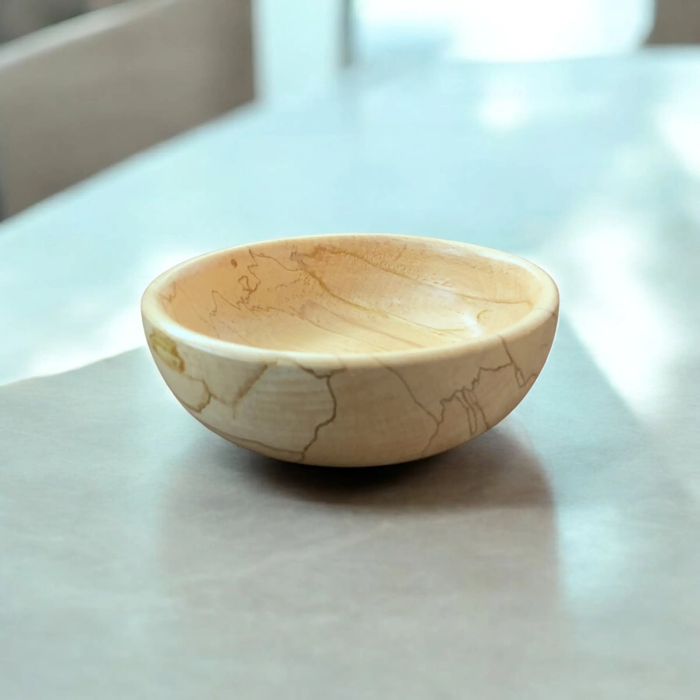 🪵 Hånddreid Bolle i Naturlig Tre – Ø 17 cm
