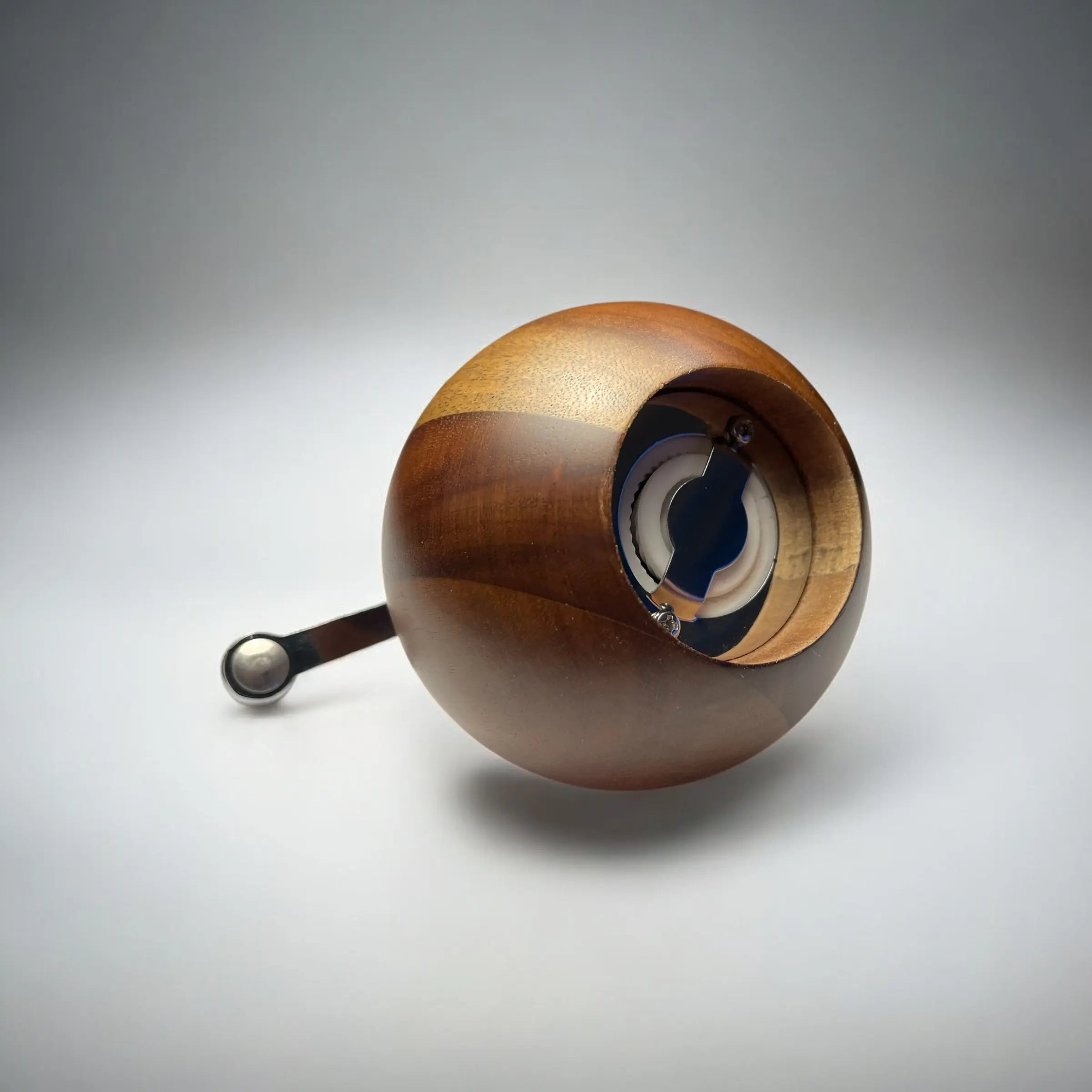 Rund pepperkvern i tre – Elegant krydderkvern med naturlig finish