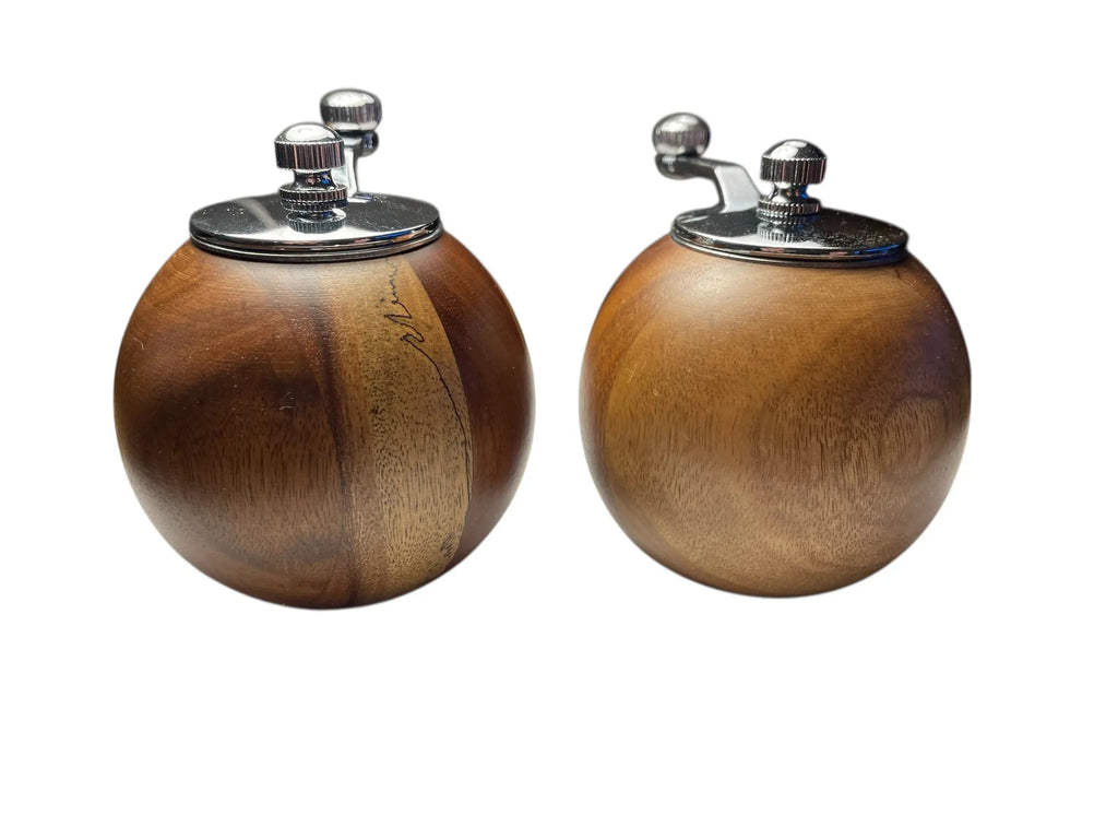 Rund pepperkvern i tre – Elegant krydderkvern med naturlig finish