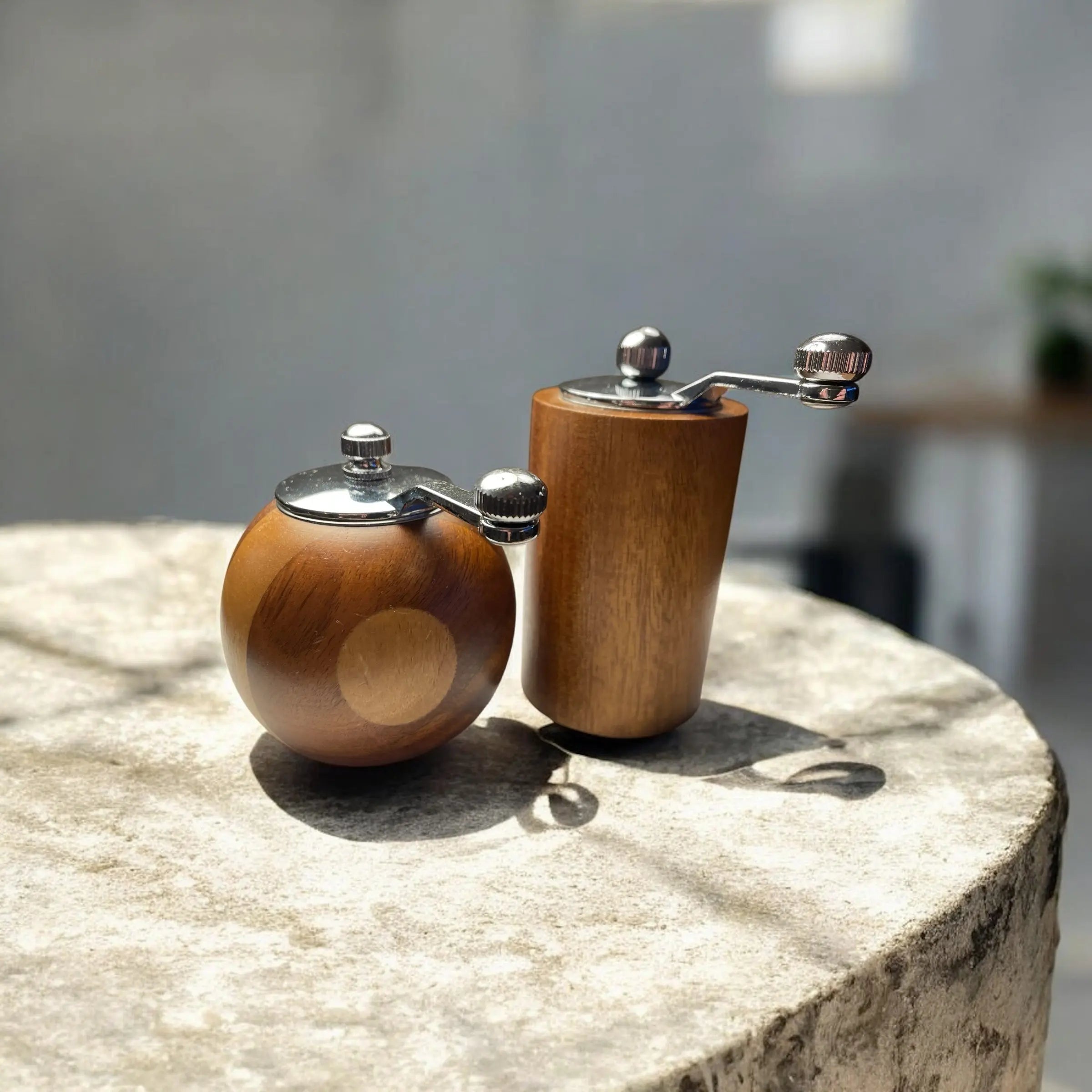 Rund pepperkvern i tre – Elegant krydderkvern med naturlig finish