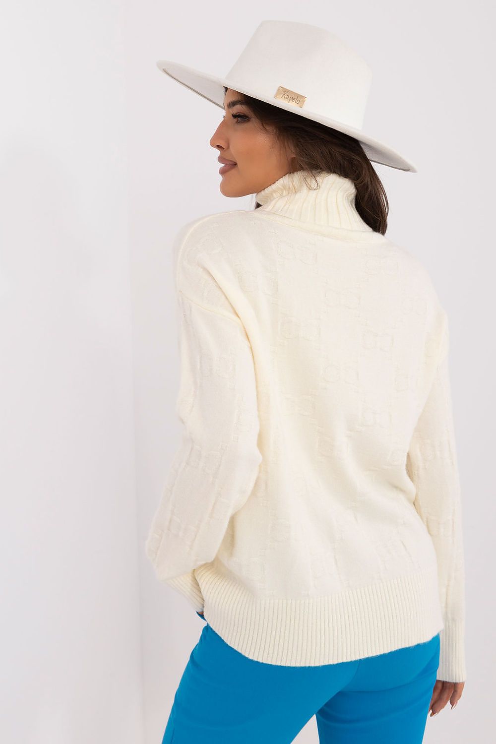Høyhalset krage AT