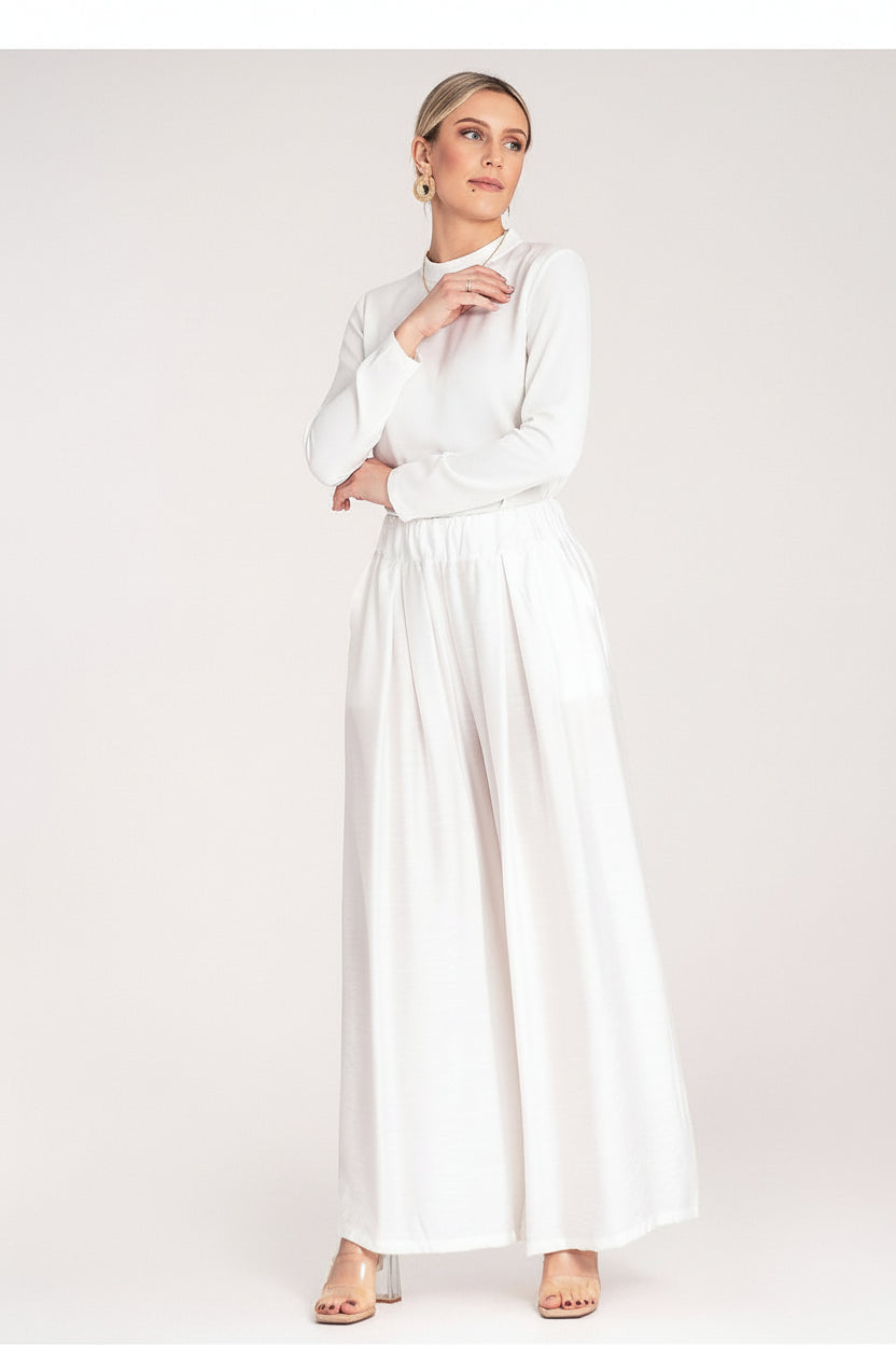 Loose, wide trousers with pleats Figl