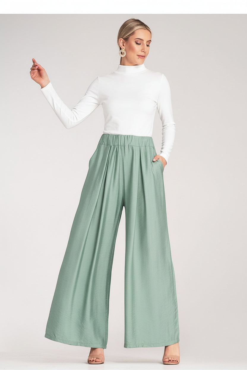 Loose, wide trousers with pleats Figl