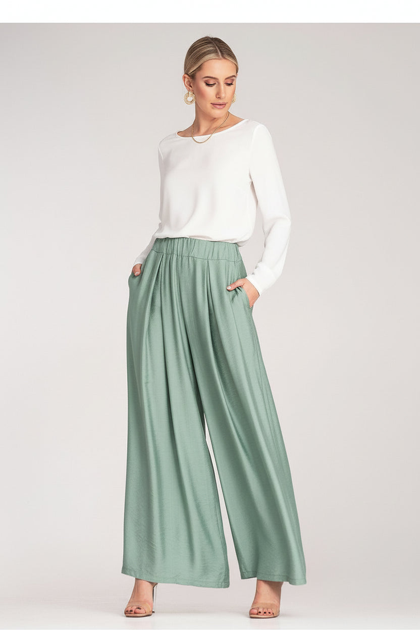 Loose, wide trousers with pleats Figl