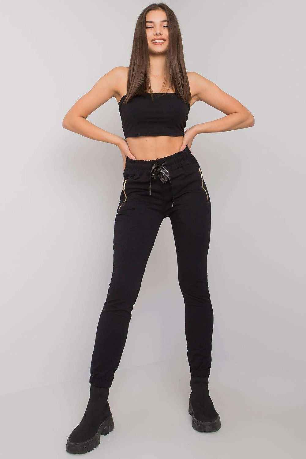 Lys beige joggebukse med lommer for dame