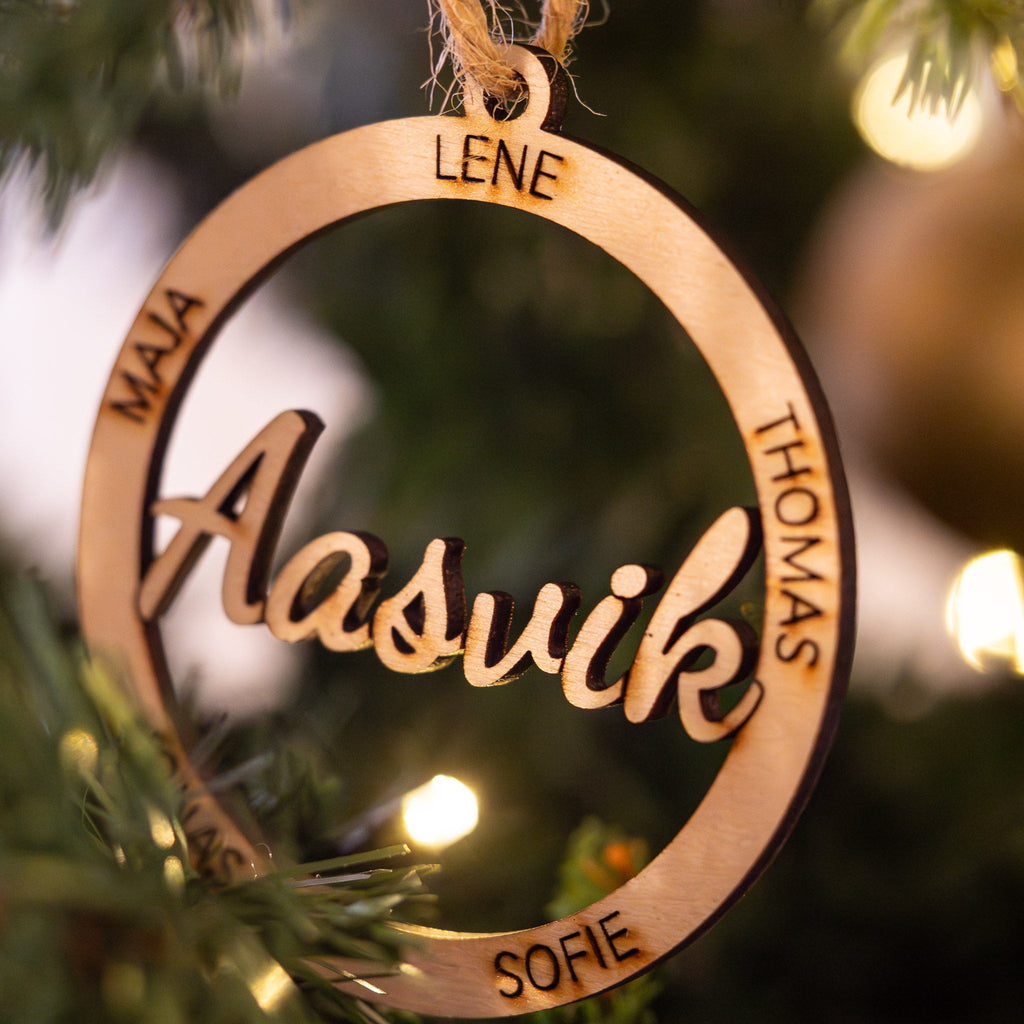 Personlig julekule – Familienavn (tre)