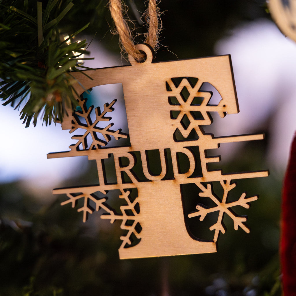 Personlig julekule – Monogram (tre)